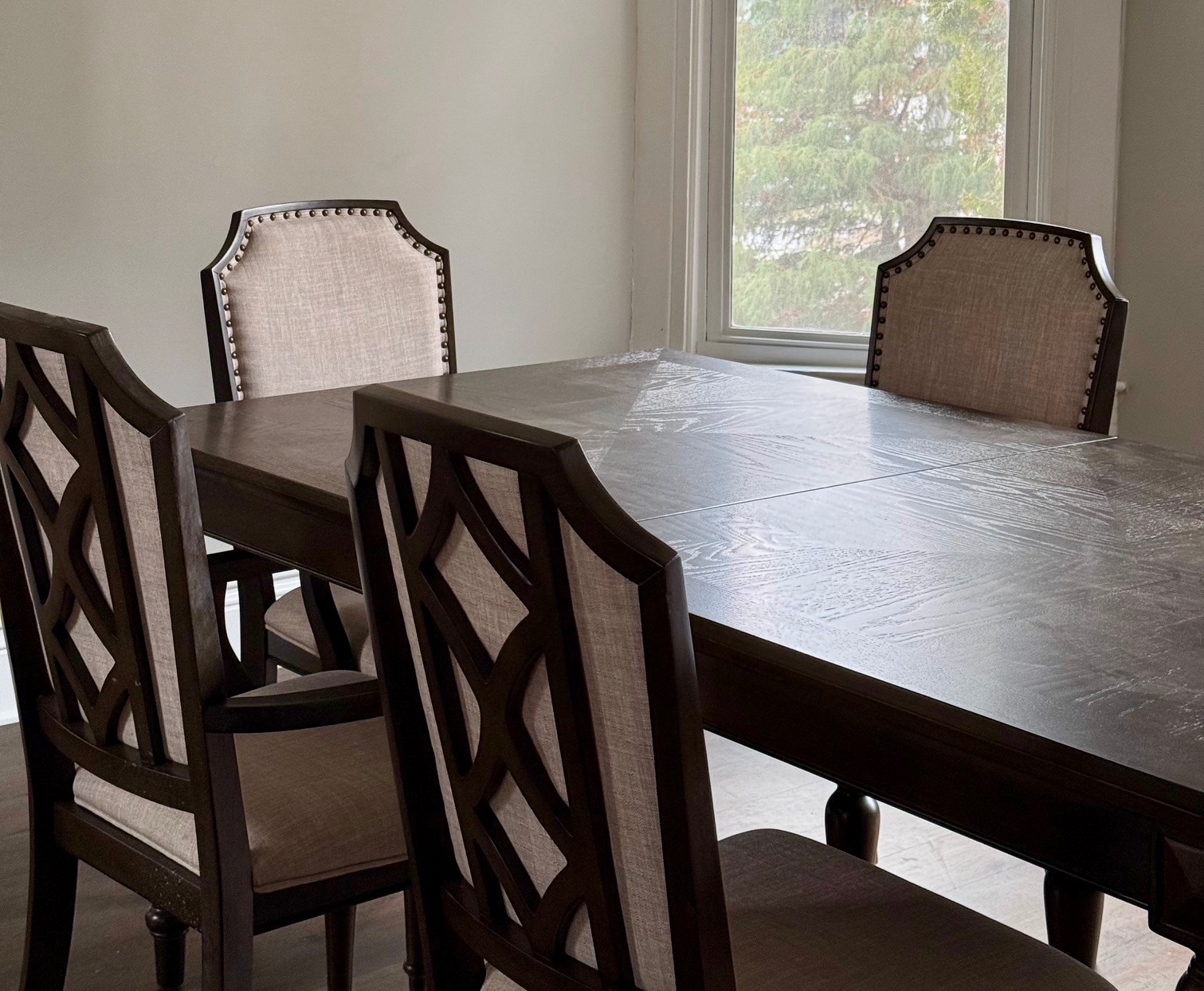 Clyde dining room with elegant table