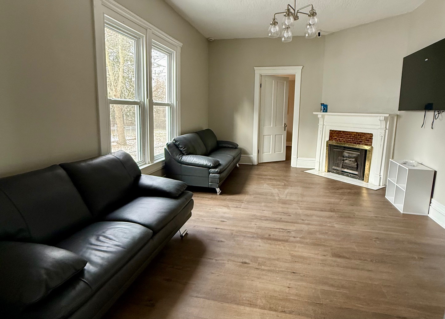 Clyde living room with leather sofas and fireplace